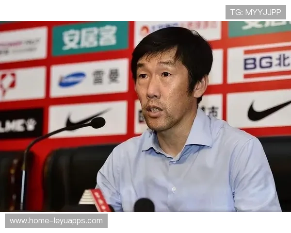 国家队在赛后举行公开训练以回馈球迷，国家队参加联赛